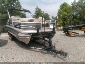  Salvage Suntracker Sportfish