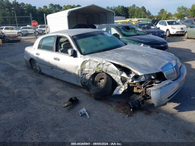  Salvage Lincoln Towncar