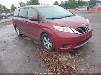  Salvage Toyota Sienna