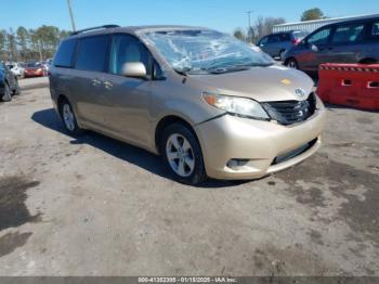  Salvage Toyota Sienna