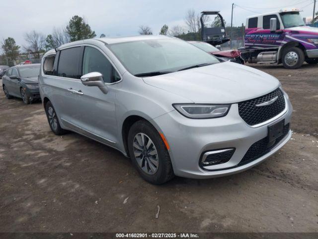  Salvage Chrysler Pacifica