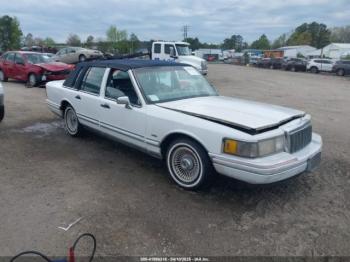  Salvage Lincoln Towncar
