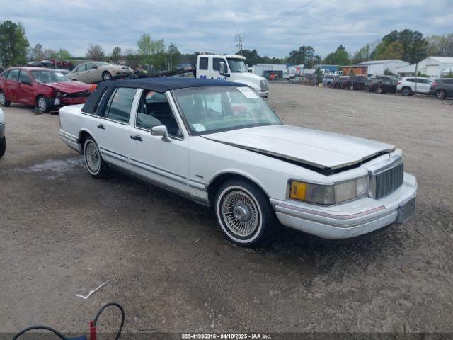  Salvage Lincoln Towncar