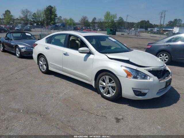  Salvage Nissan Altima