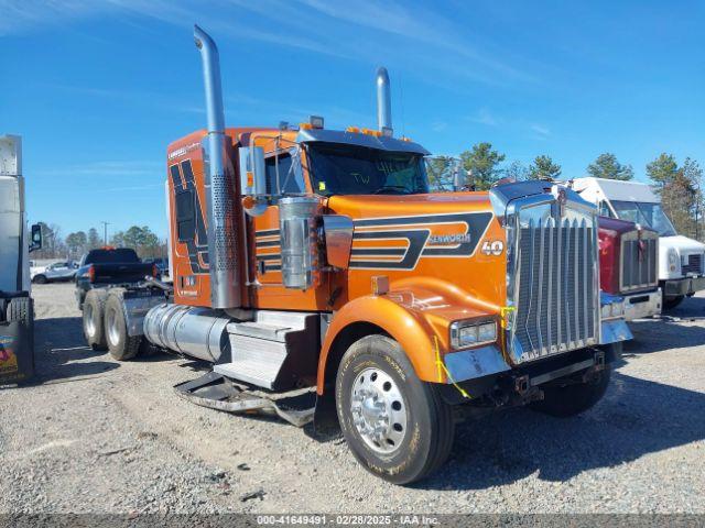  Salvage Kenworth W900