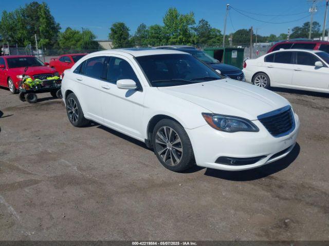  Salvage Chrysler 200