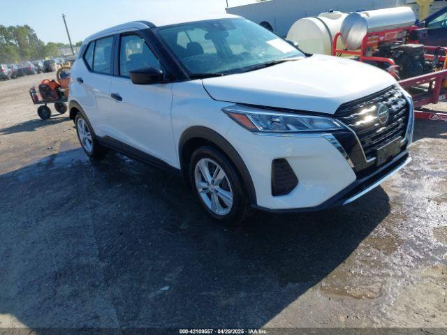 Salvage Nissan Kicks