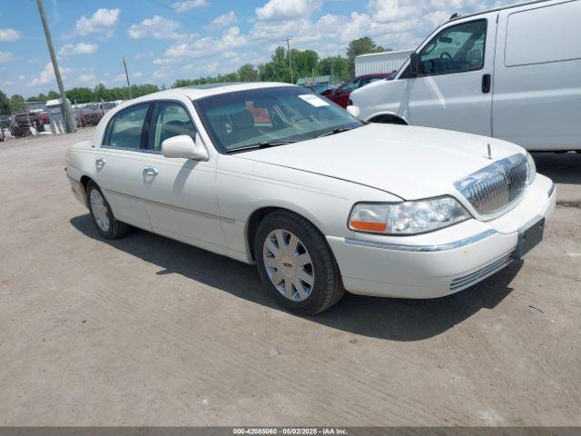  Salvage Lincoln Towncar