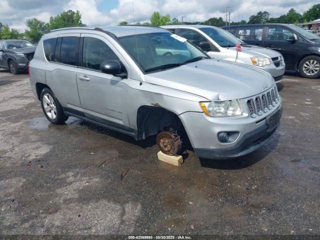  Salvage Jeep Compass