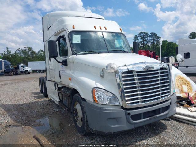 Salvage Freightliner Cascadia 125