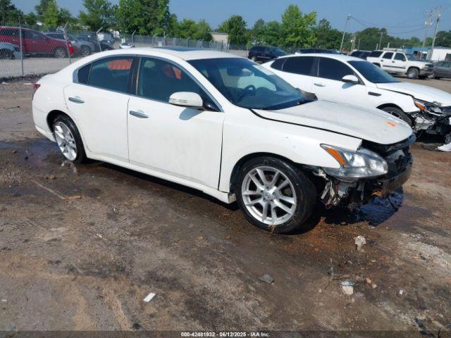  Salvage Nissan Maxima