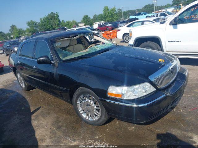  Salvage Lincoln Towncar