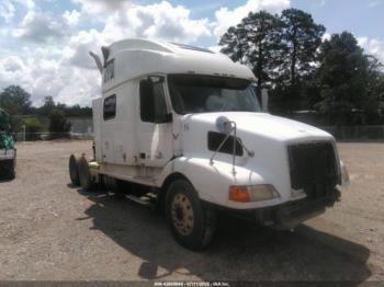  Salvage Volvo Vn