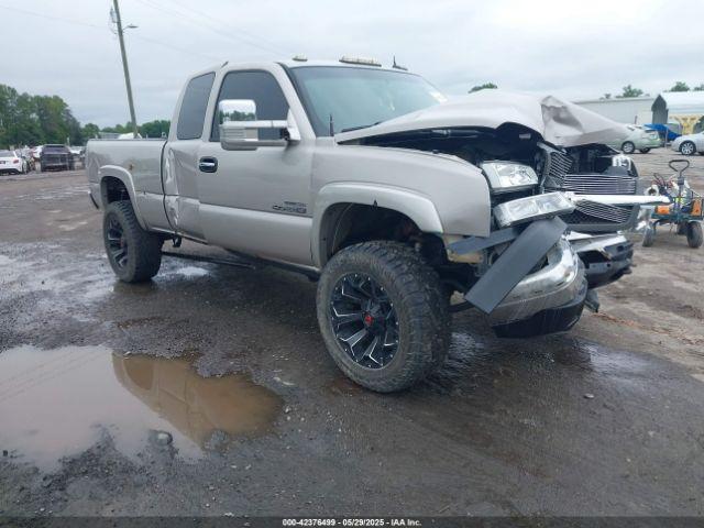  Salvage Chevrolet Silverado 2500