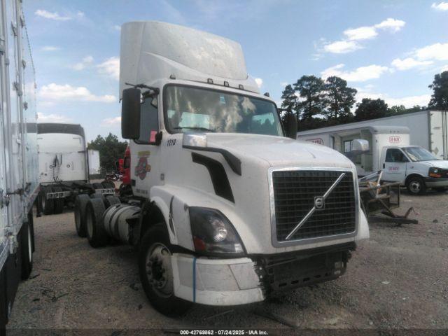 Salvage Volvo Vn