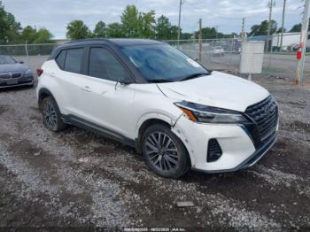  Salvage Nissan Kicks
