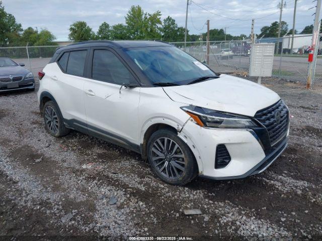  Salvage Nissan Kicks