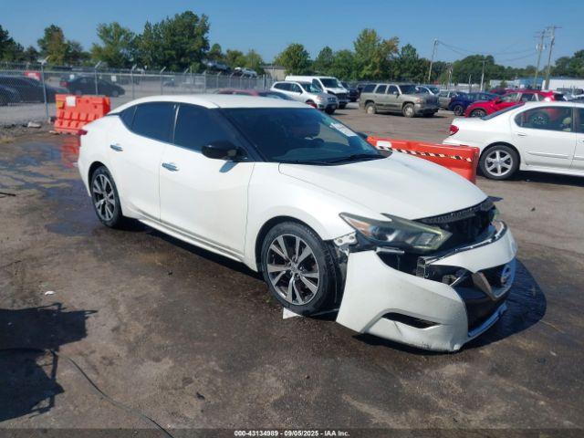  Salvage Nissan Maxima