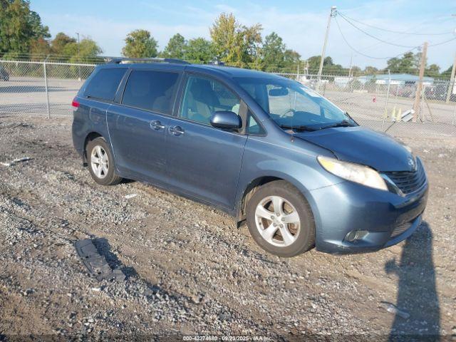  Salvage Toyota Sienna
