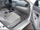 Toyota Camry Le Image 6
