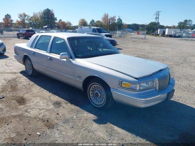  Salvage Lincoln Towncar