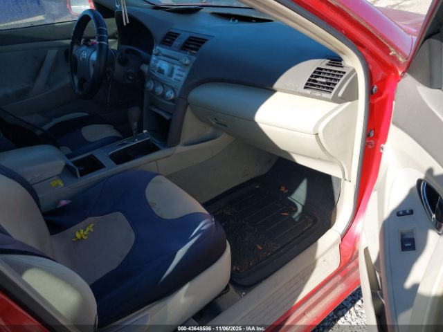 Toyota Camry Le Image 3