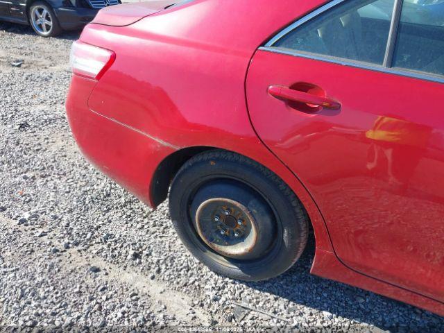 Toyota Camry Le Image 2