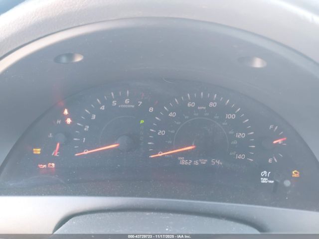 Toyota Camry Le Image 4