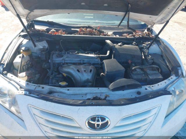 Toyota Camry Le Image 2