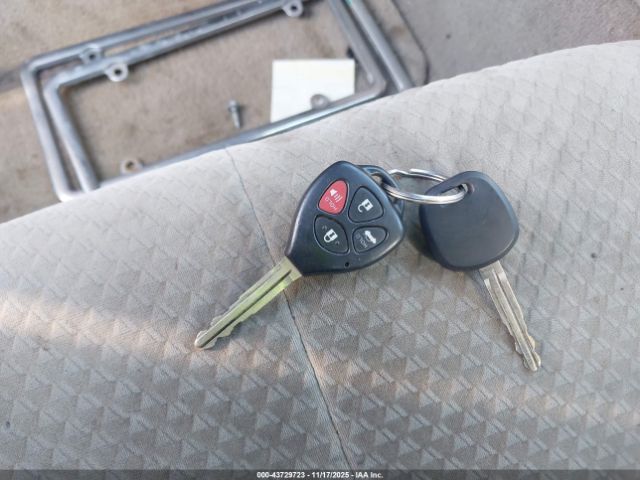 Toyota Camry Le Image 11