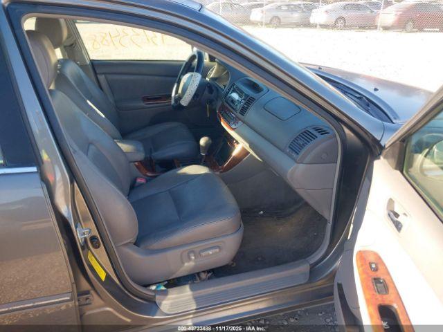 Toyota Camry Xle Image 2