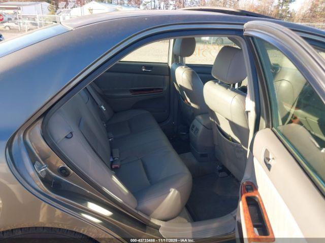 Toyota Camry Xle Image 10