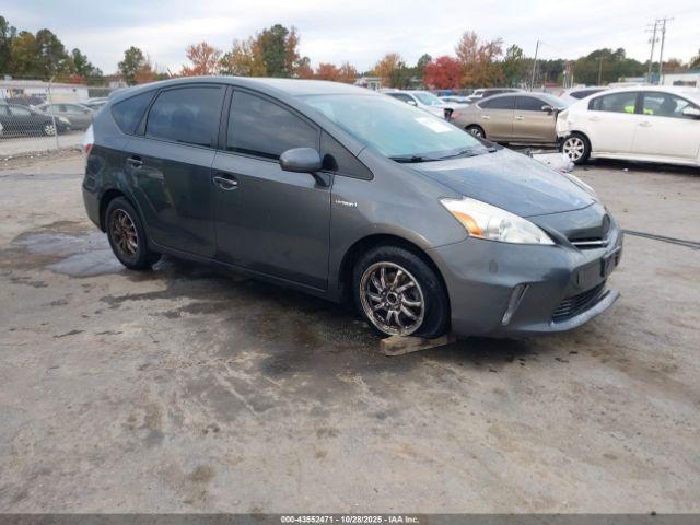  Salvage Toyota Prius v