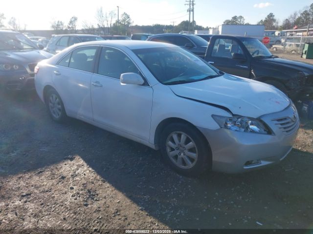 Toyota Camry Le Image 1