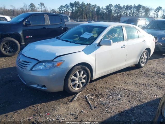 Toyota Camry Le Image 11