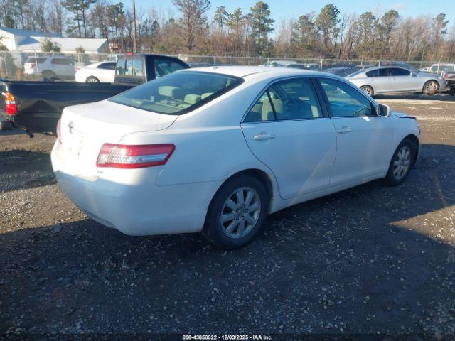 Toyota Camry Le Image 2