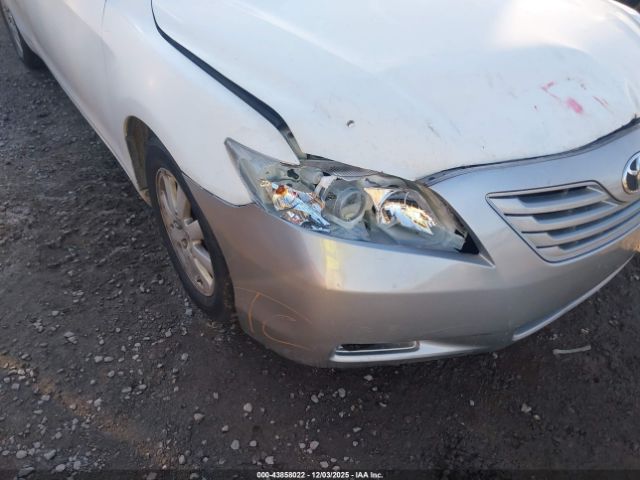 Toyota Camry Le Image 5