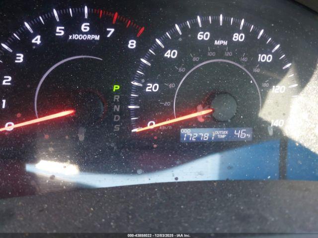 Toyota Camry Le Image 8