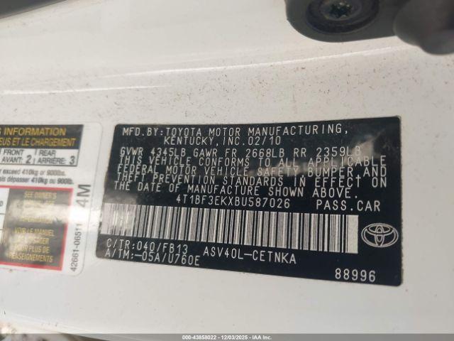 Toyota Camry Le Image 6