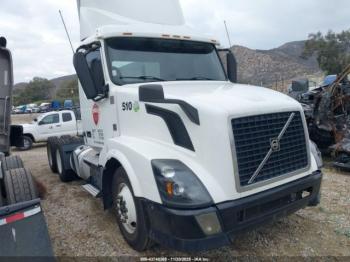  Salvage Volvo Vn