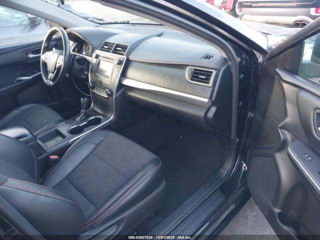 Toyota Camry Se Image 3