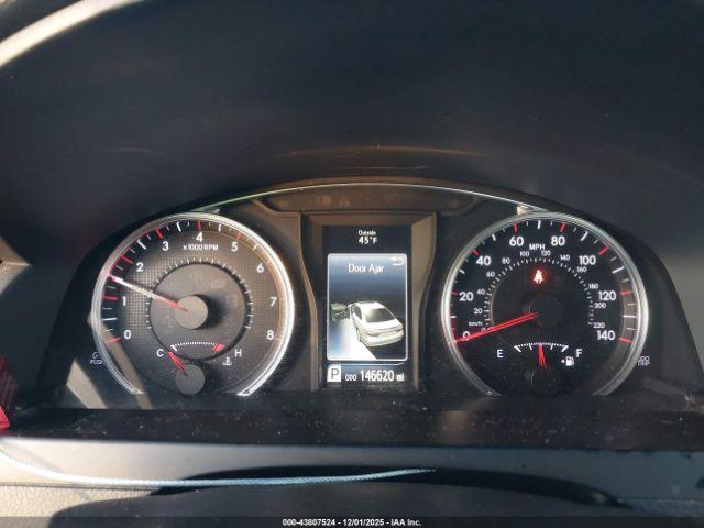 Toyota Camry Se Image 10