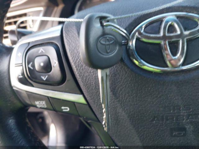 Toyota Camry Se Image 13