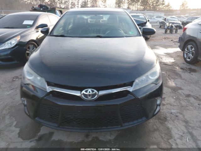 Toyota Camry Se Image 9