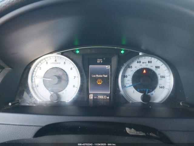 Toyota Camry Se Image 11