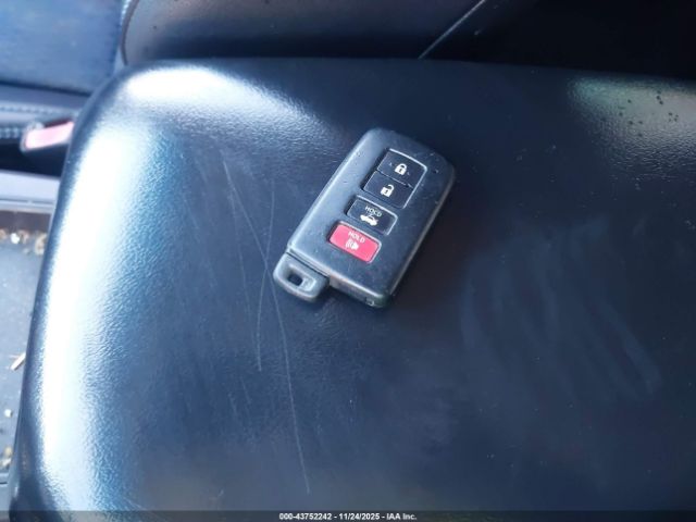 Toyota Camry Se Image 10