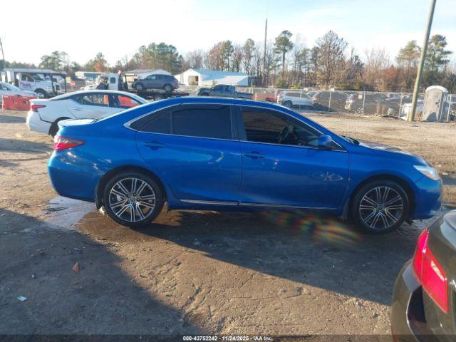 Toyota Camry Se Image 9