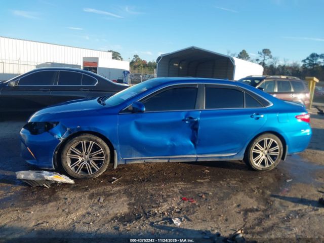 Toyota Camry Se Image 16