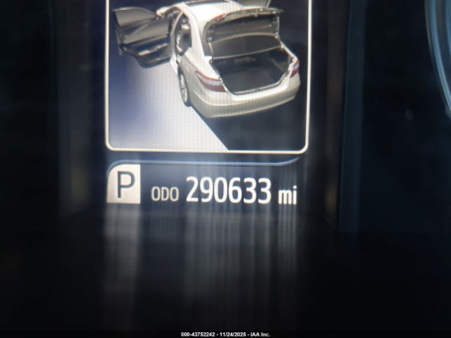 Toyota Camry Se Image 15