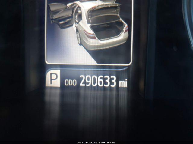 Toyota Camry Se Image 15